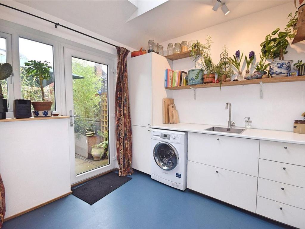 Georgian Terrace Town House In Mid Wales Villa Нютаун Екстериор снимка