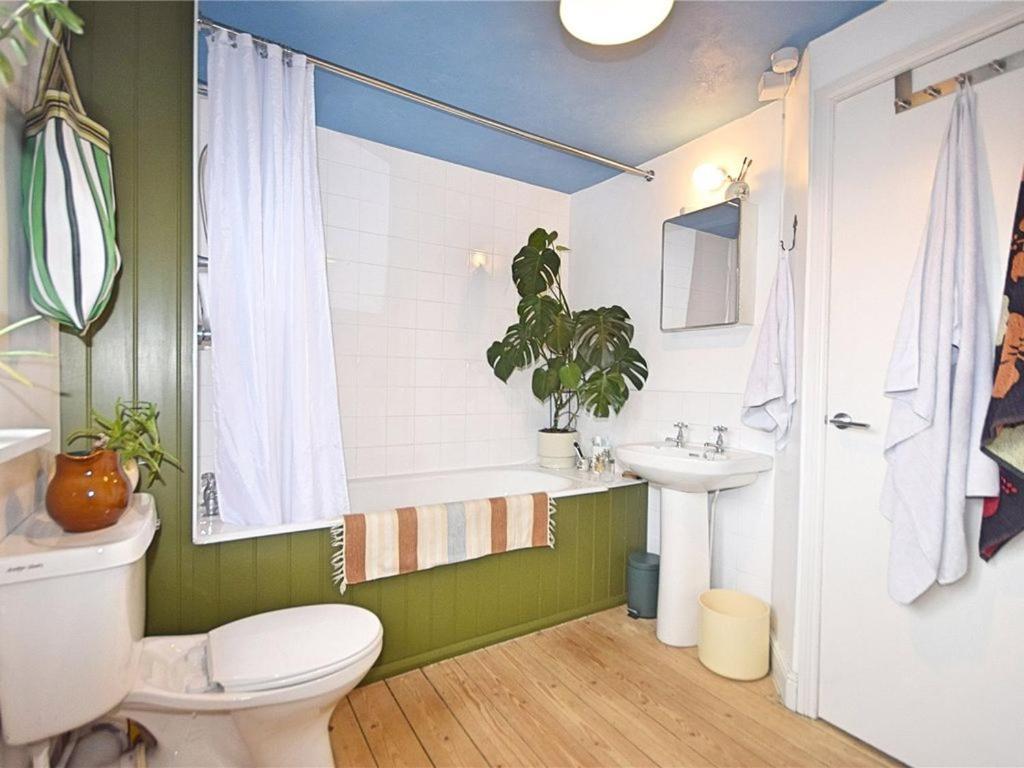 Georgian Terrace Town House In Mid Wales Villa Нютаун Екстериор снимка