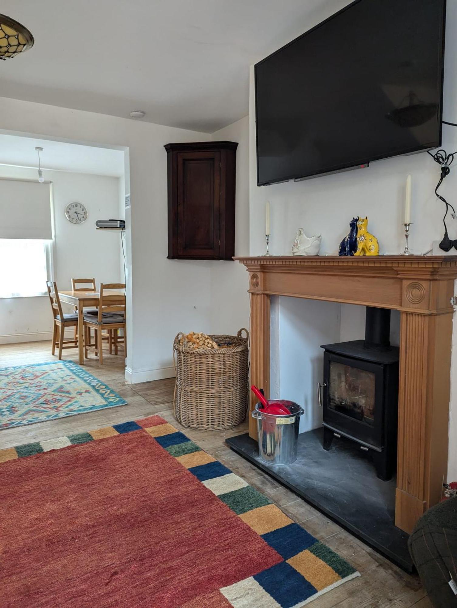 Georgian Terrace Town House In Mid Wales Villa Нютаун Екстериор снимка